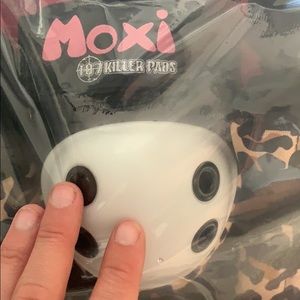 Moxi 187 Killer Knee Pads/